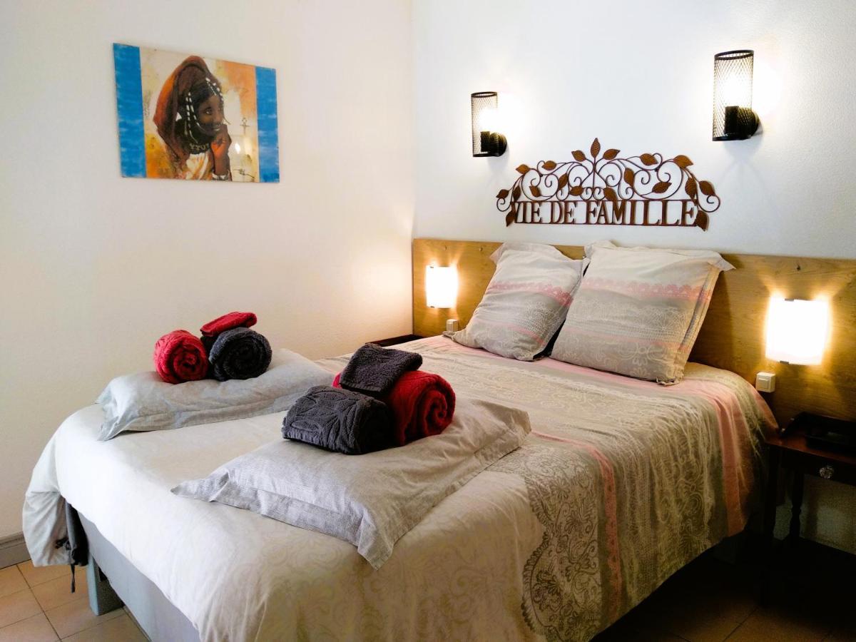 Chambre Independante Piscine, Parc, Cuisine... Brezilhac Ngoại thất bức ảnh